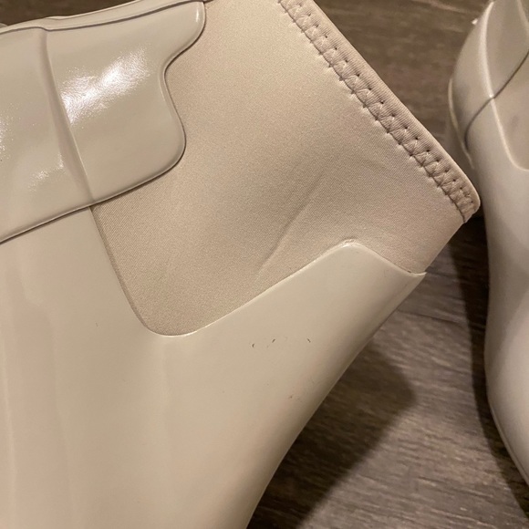 Hunter Refined Slim Fit Gloss Mid Heel Boots - Picture 8 of 14